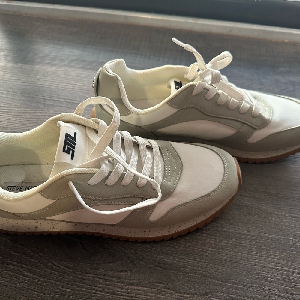 Steve Madden Kincade White and Gray Sneakers size 9.5